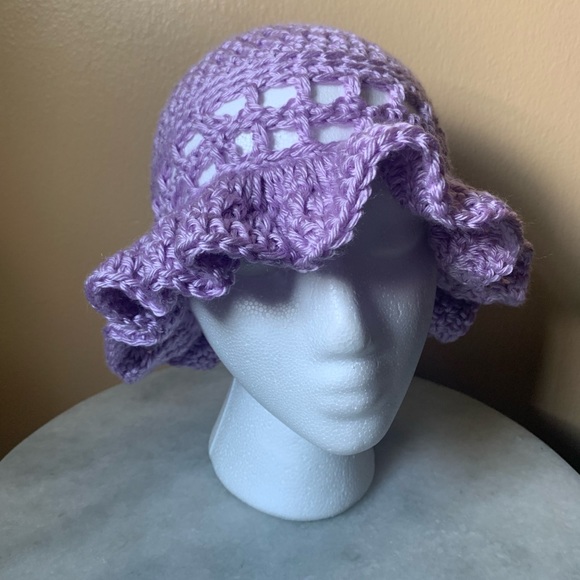 Handmade Mesh Crochet Top & Hat - Picture 3 of 9